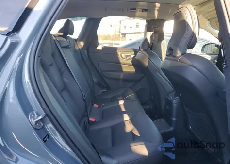 2024 Volvo Xc60 Plus z USA, uszkodzony, nr VIN YV4H60DL0R1750167